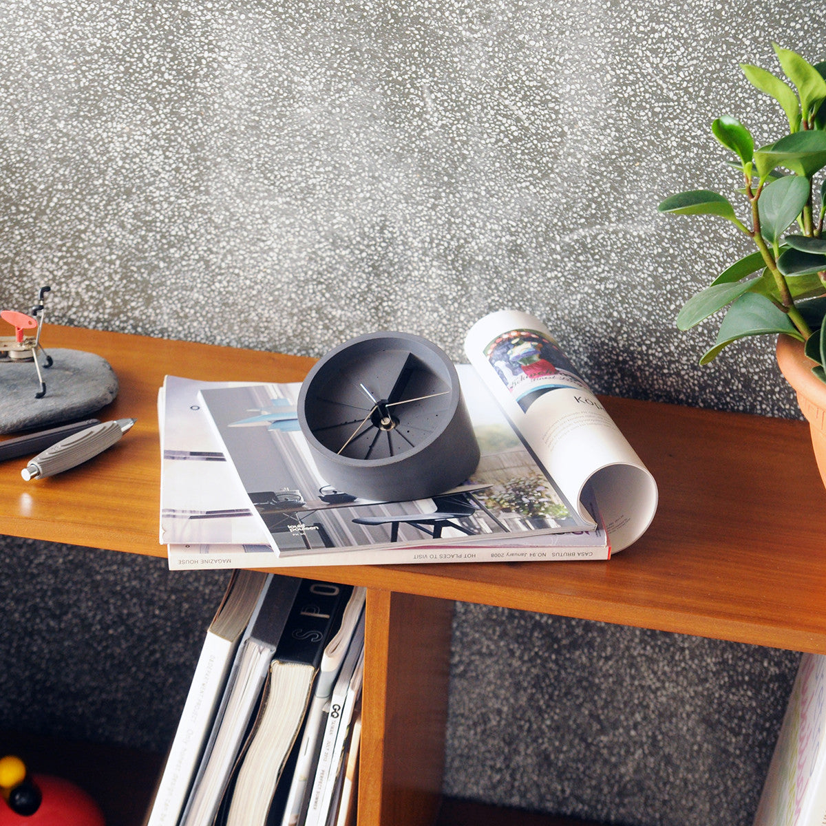 4th Dimension Table Clock (Silver/ Dark Gray)